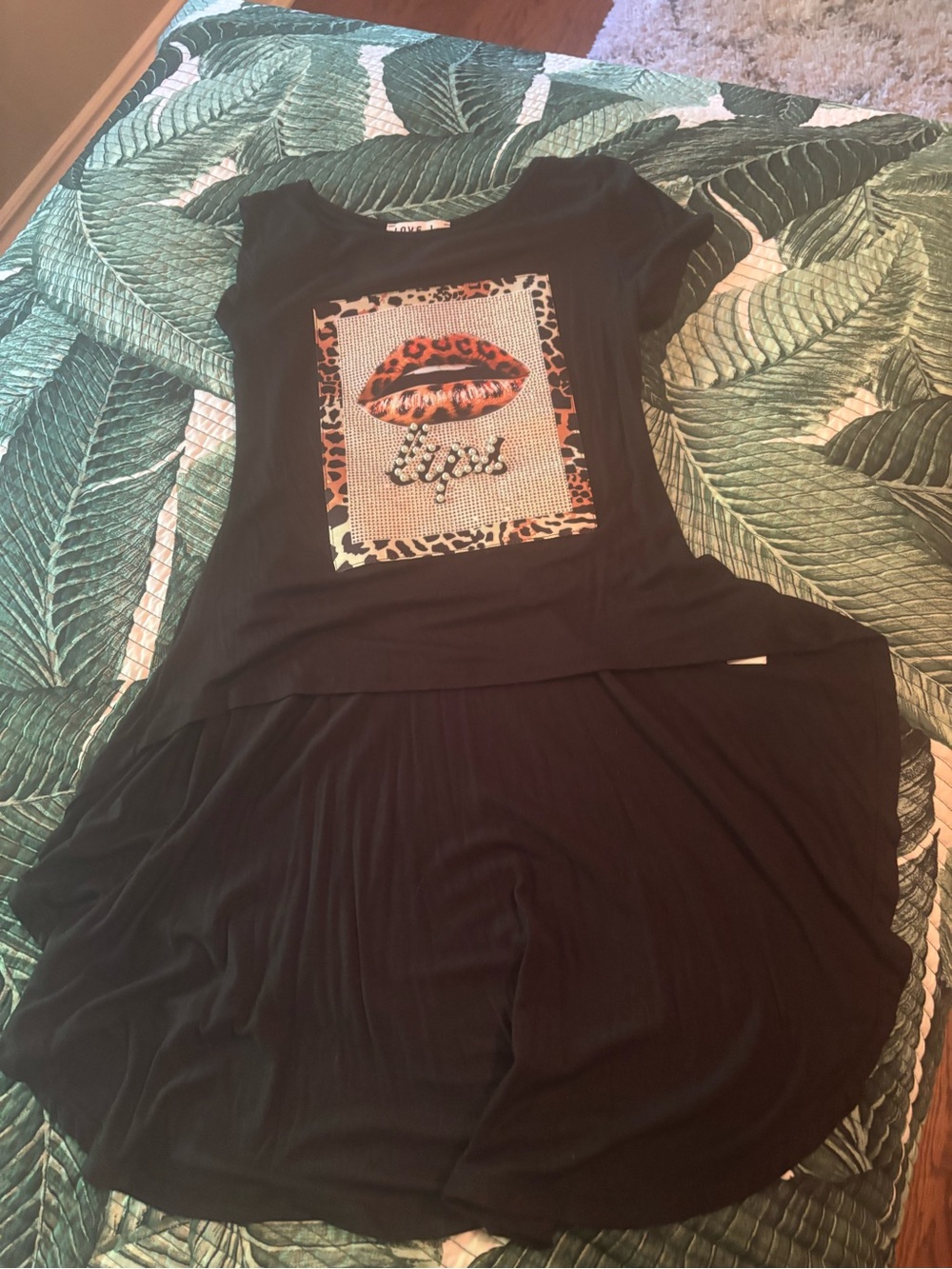 Love j Black Graphic Lip Print Midi top